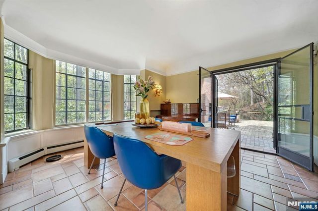 17 Hillside Avenue, Upper Saddle River, NJ 07458