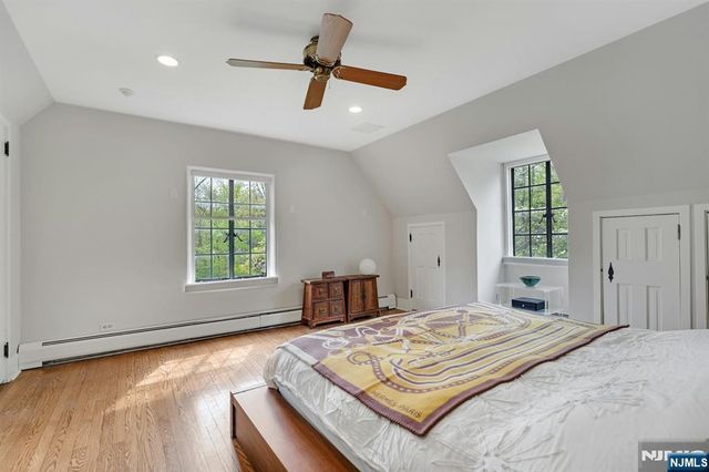 17 Hillside Avenue, Upper Saddle River, NJ 07458