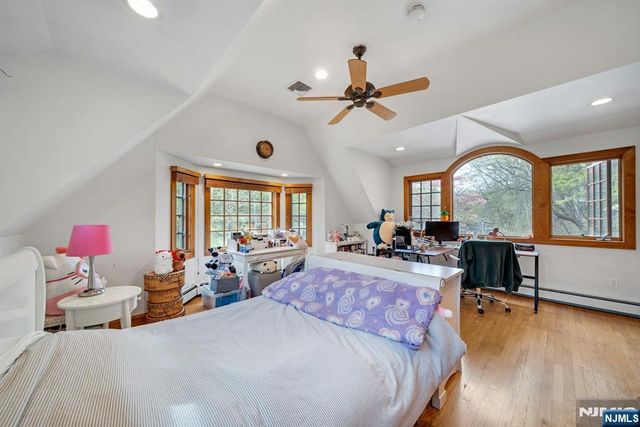 17 Hillside Avenue, Upper Saddle River, NJ 07458