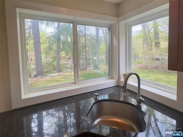 17 Hillside Avenue, Upper Saddle River, NJ 07458