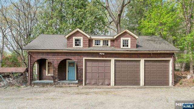 17 Hillside Avenue, Upper Saddle River, NJ 07458