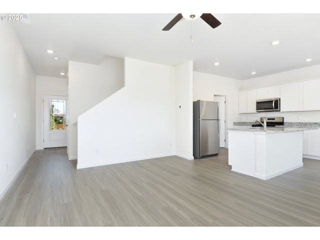 3990 Sw DUNIWAY Ln, Gresham, OR 97080