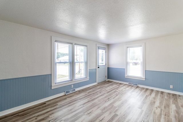803 SHIOCTON STREET, New London, WI 54961