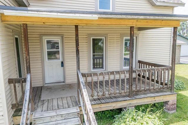 803 SHIOCTON STREET, New London, WI 54961