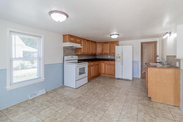 803 SHIOCTON STREET, New London, WI 54961
