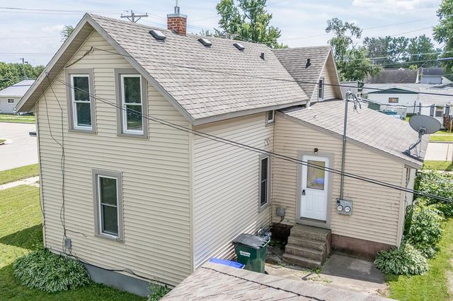 803 SHIOCTON STREET, New London, WI 54961