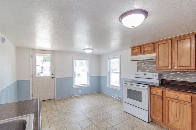 803 SHIOCTON STREET, New London, WI 54961