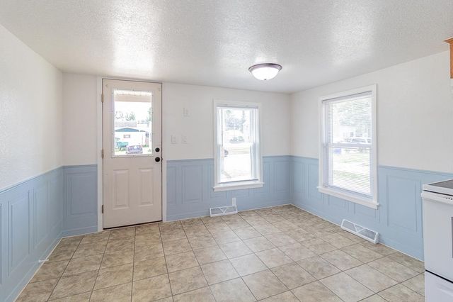 803 SHIOCTON STREET, New London, WI 54961