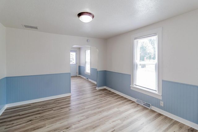803 SHIOCTON STREET, New London, WI 54961