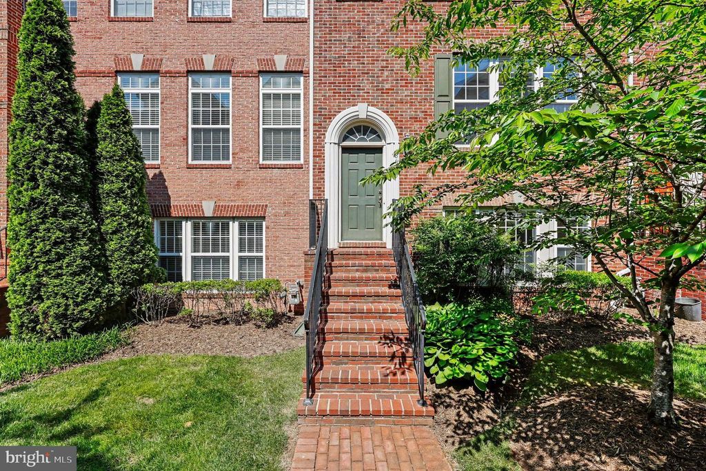 8046 RESERVE WAY, Vienna, VA 22182