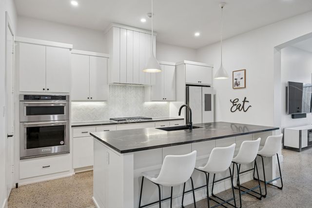 5104 Vandelia Street, Dallas, TX 75235