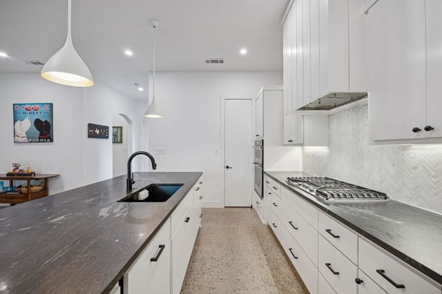 5104 Vandelia Street, Dallas, TX 75235