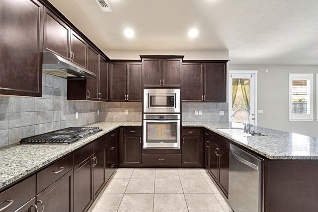 3245 Lexington Avenue, Clovis, CA 93619