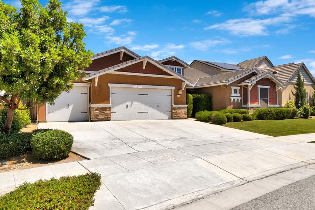 3245 Lexington Avenue, Clovis, CA 93619