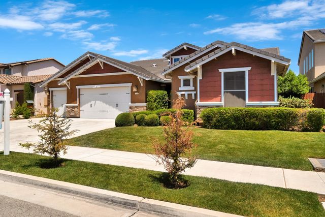 3245 Lexington Avenue, Clovis, CA 93619