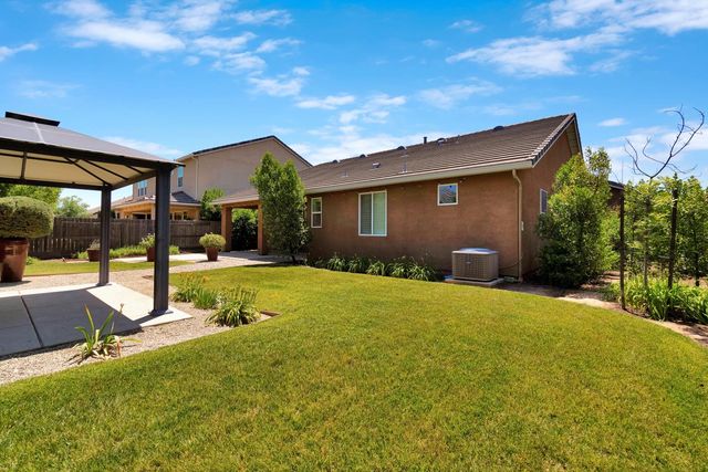 3245 Lexington Avenue, Clovis, CA 93619