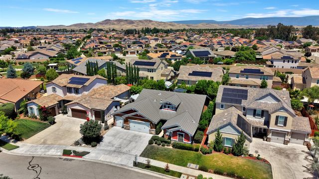 3245 Lexington Avenue, Clovis, CA 93619