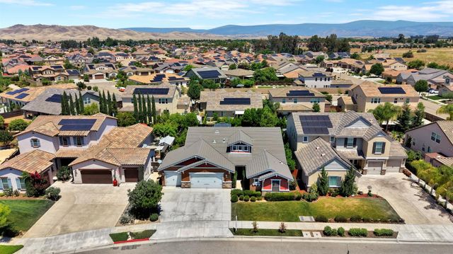 3245 Lexington Avenue, Clovis, CA 93619