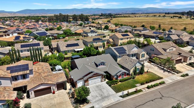 3245 Lexington Avenue, Clovis, CA 93619