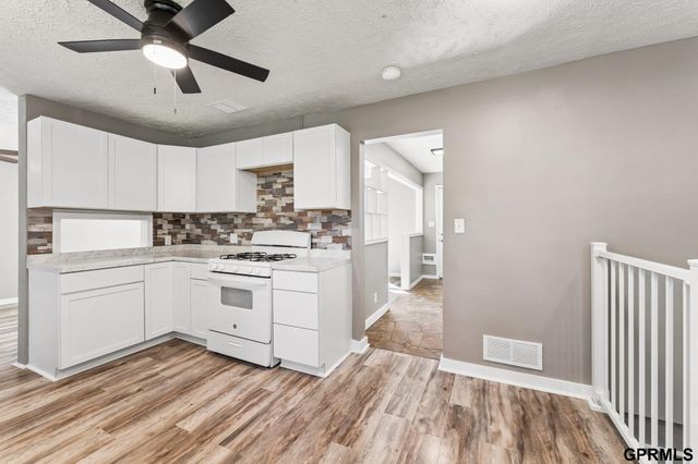 919 N 69 Street, Omaha, NE 68132