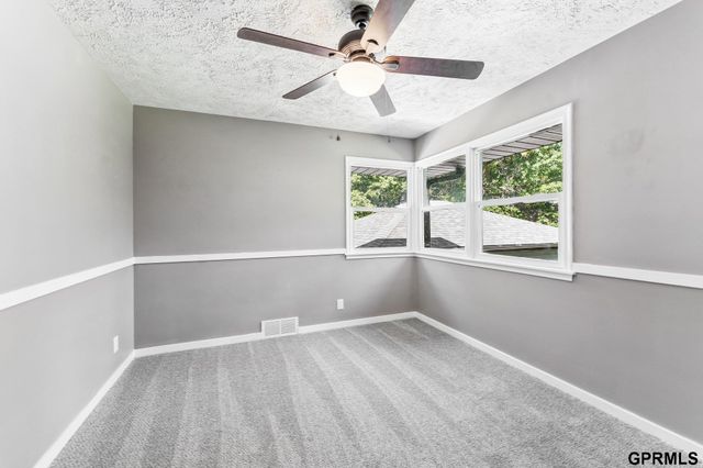919 N 69 Street, Omaha, NE 68132