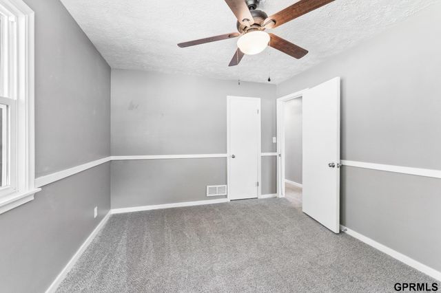 919 N 69 Street, Omaha, NE 68132