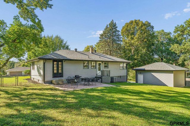 919 N 69 Street, Omaha, NE 68132