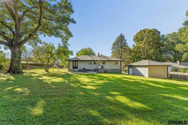 919 N 69 Street, Omaha, NE 68132
