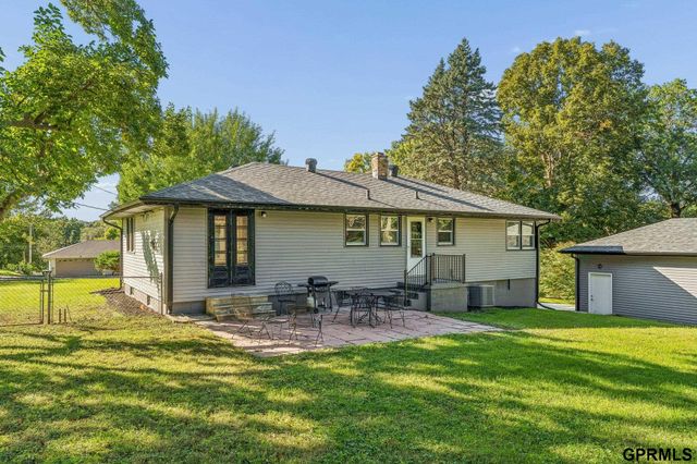 919 N 69 Street, Omaha, NE 68132