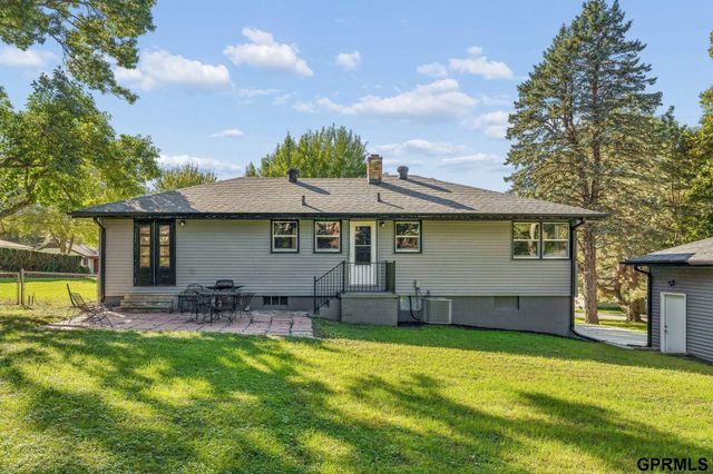 919 N 69 Street, Omaha, NE 68132