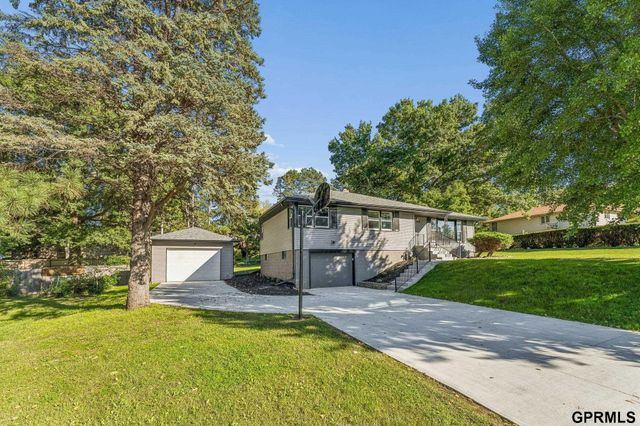 919 N 69 Street, Omaha, NE 68132