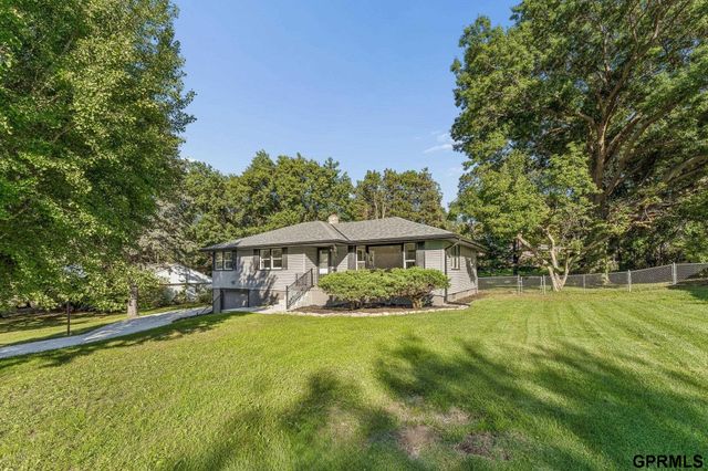 919 N 69 Street, Omaha, NE 68132