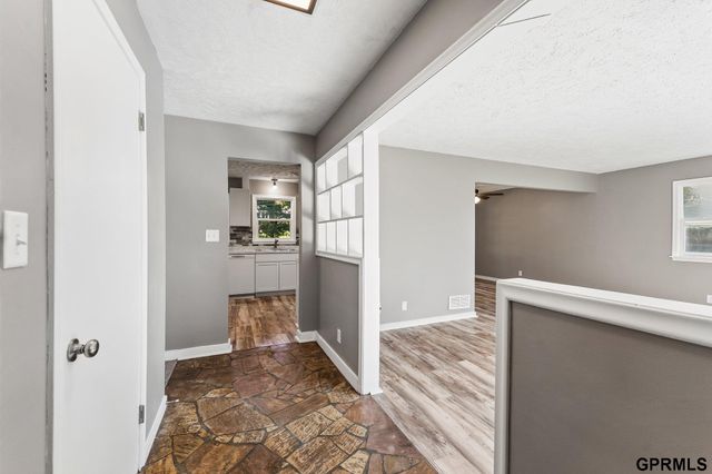 919 N 69 Street, Omaha, NE 68132