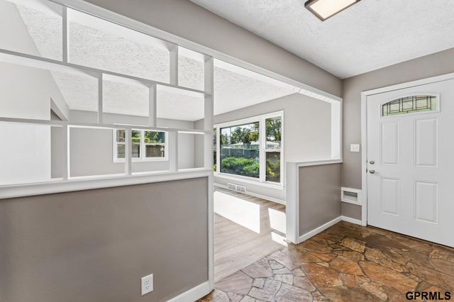 919 N 69 Street, Omaha, NE 68132