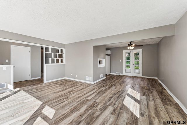 919 N 69 Street, Omaha, NE 68132