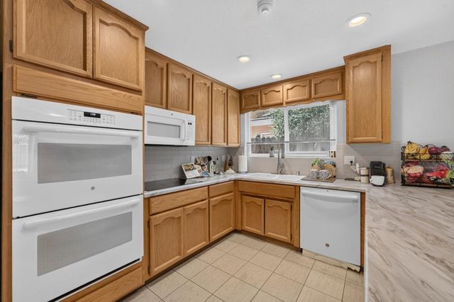 8030 La Riviera Dr, Sacramento, CA 95826