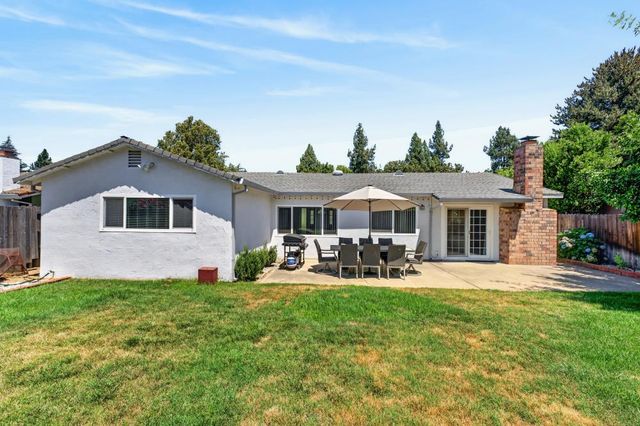8030 La Riviera Dr, Sacramento, CA 95826