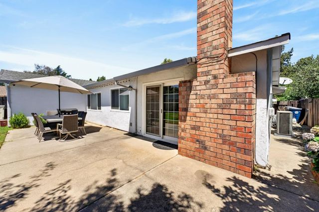 8030 La Riviera Dr, Sacramento, CA 95826