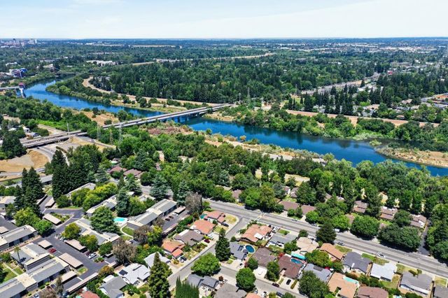 8030 La Riviera Dr, Sacramento, CA 95826