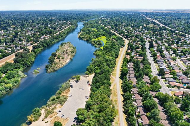 8030 La Riviera Dr, Sacramento, CA 95826