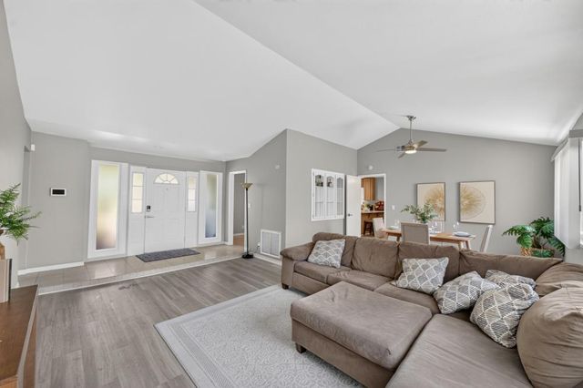 8030 La Riviera Dr, Sacramento, CA 95826