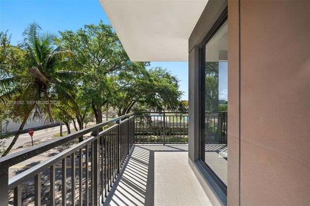 2479 NE 192nd St 305, Miami, FL 33180