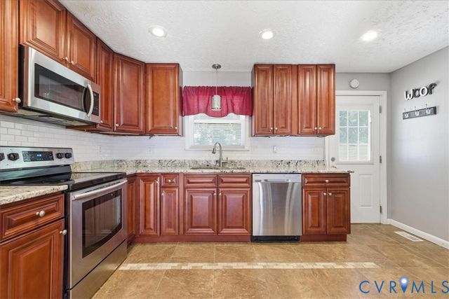 20018 Roosevelt Ave, South Chesterfield, VA 23834