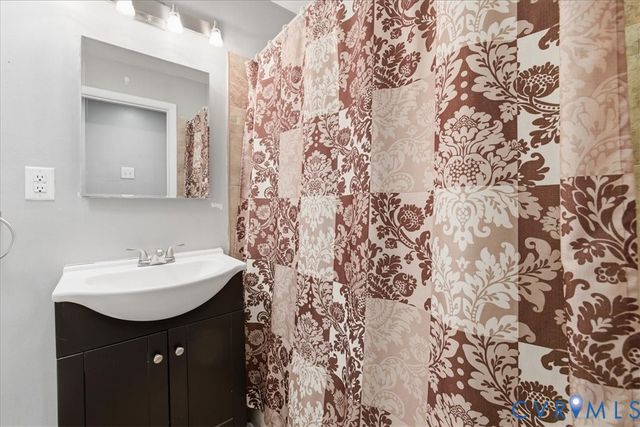 20018 Roosevelt Ave, South Chesterfield, VA 23834