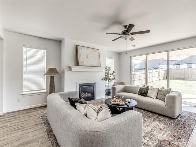 14524 Giverny Lane, Yukon, OK 73099