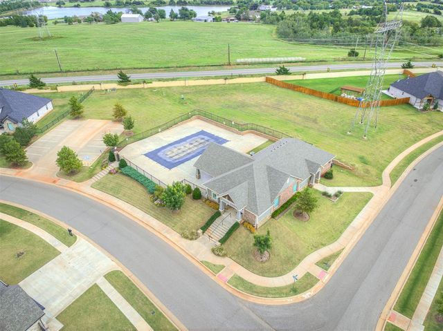 14524 Giverny Lane, Yukon, OK 73099