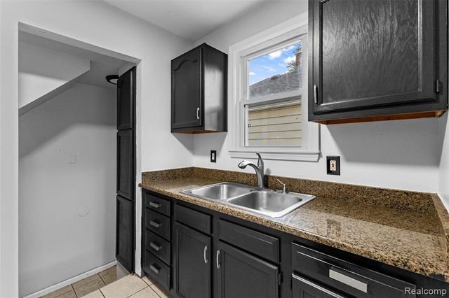 929 White Avenue, Lincoln Park, MI 48146