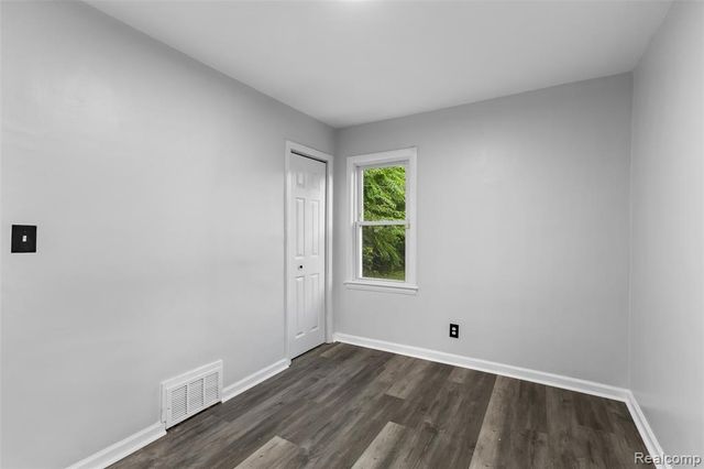 929 White Avenue, Lincoln Park, MI 48146