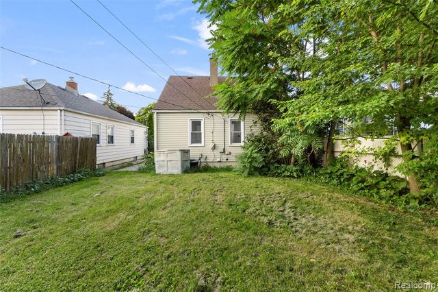 929 White Avenue, Lincoln Park, MI 48146