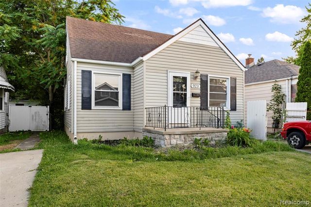 929 White Avenue, Lincoln Park, MI 48146